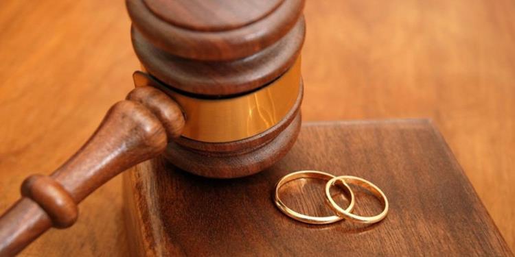 Yargıtay, boşanma davasında hakaret içerikli savunma için istenen tazminat talebini reddetti